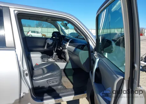 2011 Toyota 4Runner Sr5 V6 z USA, uszkodzony, nr VIN JTEZU5JR4B5019111